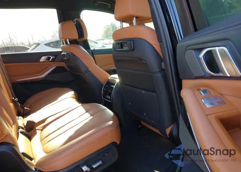 2021 BMW X7 xDrive40I z USA, uszkodzony, nr VIN 5UXCW2C01M9F27860